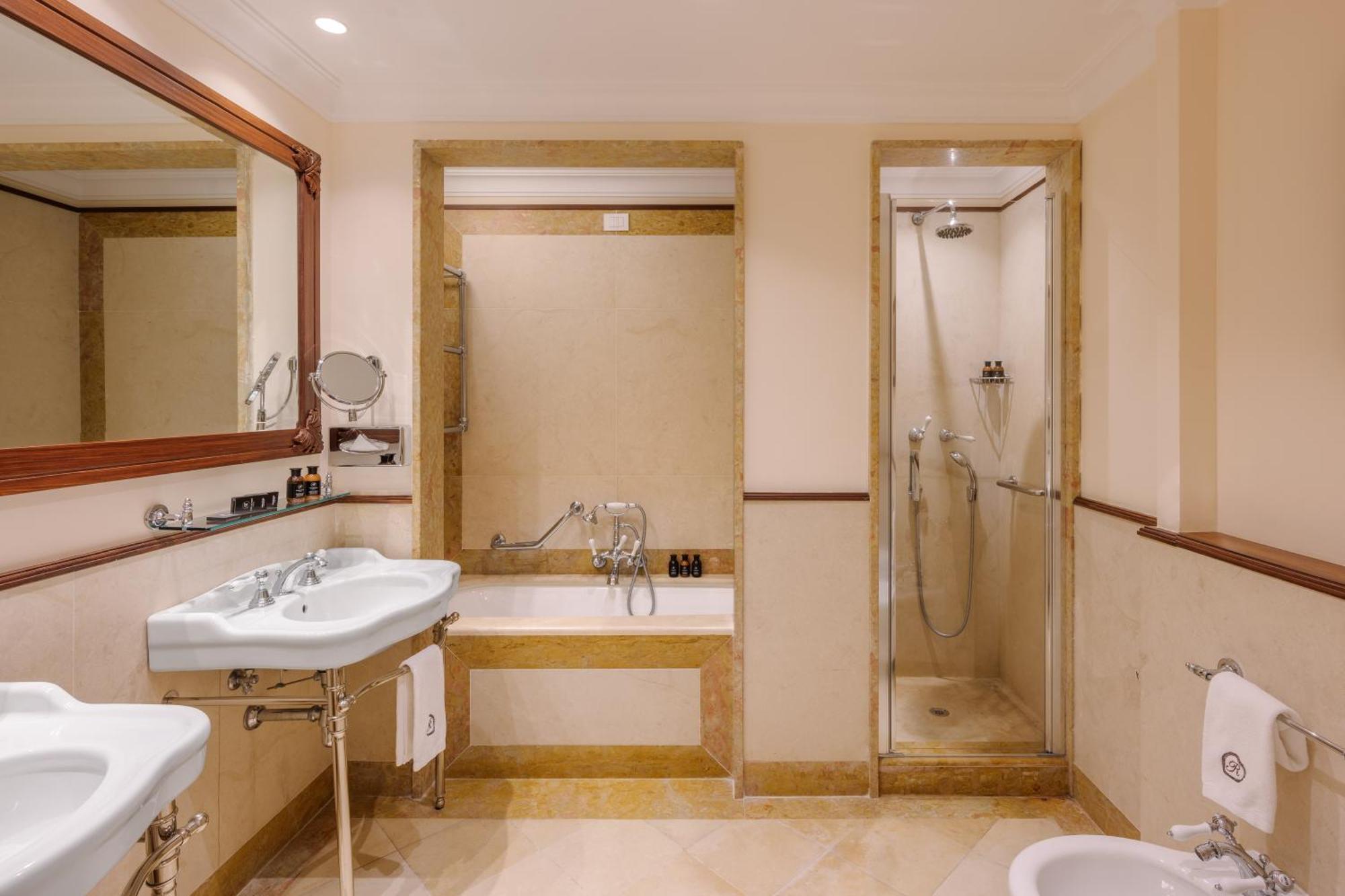 Executive Suite lateral sea view